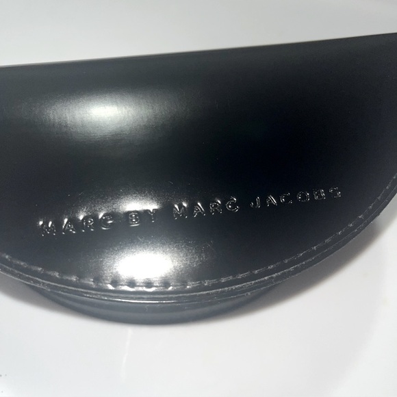 Marc by Marc Jacobs Black Patent Leather Sunglasses Case - Picture 8 of 10